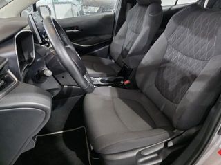 TOYOTA Corolla Sedán