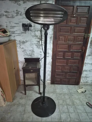 Estufa Eléctrica Negra Pie/Pared