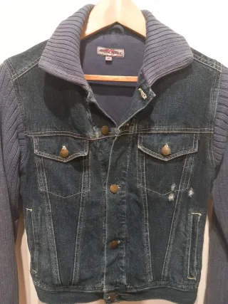 Cazadora vaquera con mangas de punto