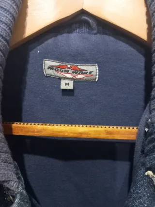 Cazadora vaquera con mangas de punto