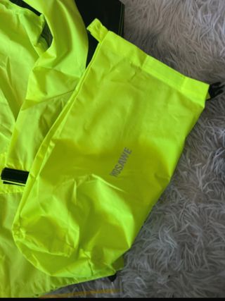 Chaqueta impermeable WOSAME verde y negra