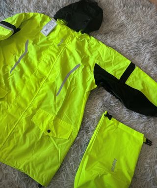 Chaqueta impermeable WOSAME verde y negra