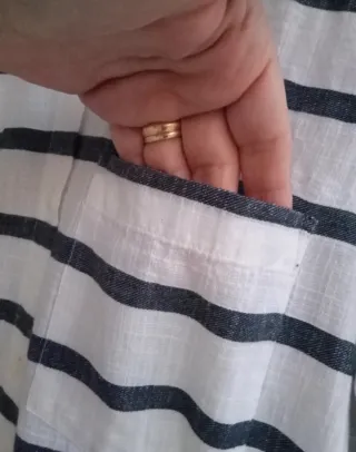 Camisa de rayas blanca y azul marino talla mediana