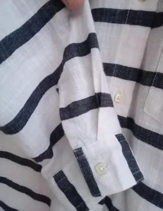 Camisa de rayas blanca y azul marino talla mediana