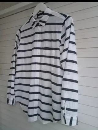 Camisa de rayas blanca y azul marino talla mediana