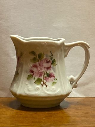 Lattiera in ceramica dipinta a mano