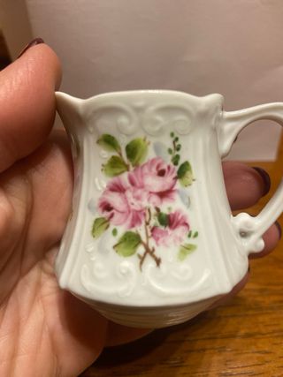 Lattiera in ceramica dipinta a mano