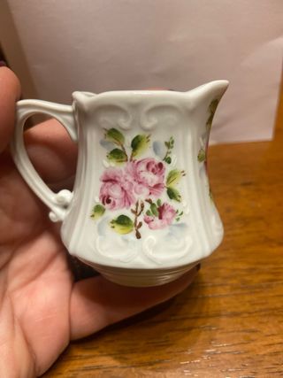 Lattiera in ceramica dipinta a mano