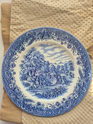 2 Platos Churchill Azul y Blanco