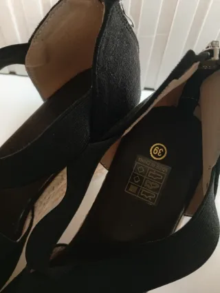 Sandalias cuña negras y beige sin estrenar