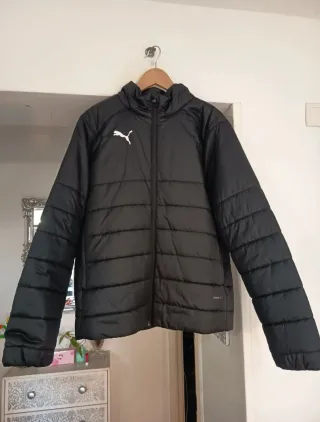Chaqueta Puma TeamLIGA Padded Jack negra.