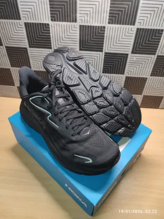 Zapatillas Hoka Negras y Turquesa