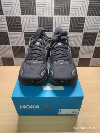 Zapatillas Hoka Negras y Turquesa