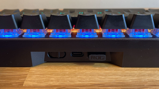 Teclado Mecânico Asus ROG Falchion Preto