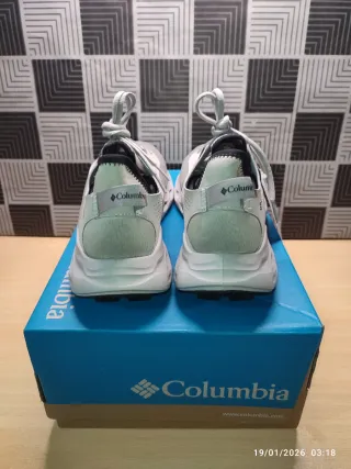 Zapatillas Columbia Grises y Blancas