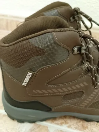 Botas de montaña marrones