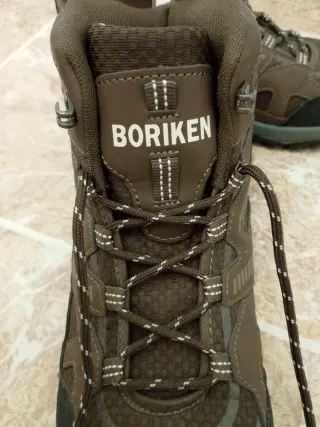 Botas de montaña marrones