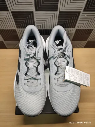 Zapatillas Adidas Grises y Negras