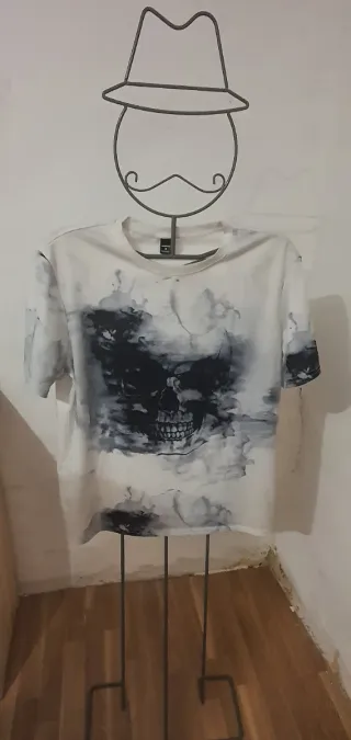 Camiseta con estampado de calavera