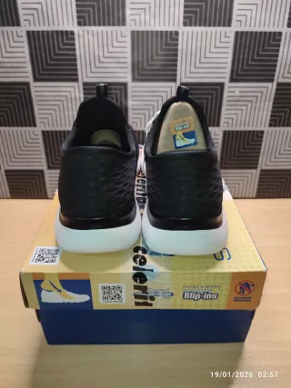 Zapatillas Skechers Negras y Azules