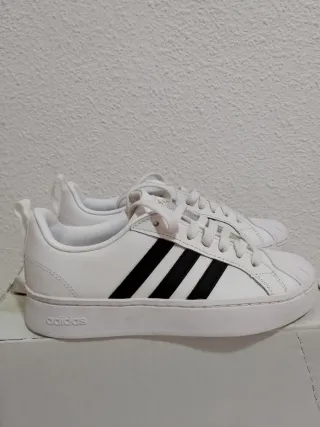 Zapatillas Adidas niño blancas y negras