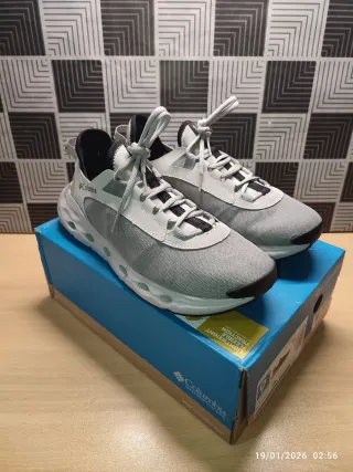 Zapatillas Columbia Grises y Blancas