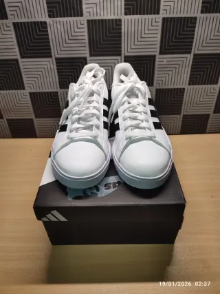 Zapatillas Adidas Blancas y Negras