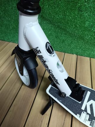 Patinete blanco Des Krf Scooter Urban City 145 Revolution Black/WH