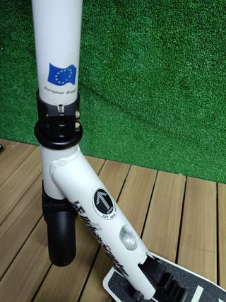 Patinete blanco Des Krf Scooter Urban City 145 Revolution Black/WH