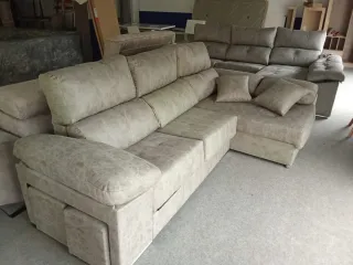 Sofá chaise longue tela gris de exposición. NUEVO