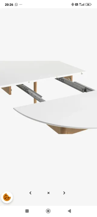 Mesa redonda blanca con 4 sillas