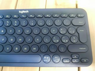 Logitech K380 Teclado Inalámbrico Multi-Dispositivos para Windows, Apple iOS, Android, Chrome, Disposición QWERTY Italiano, Azul