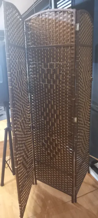 Paneles decorativos y acústicos, biombos y estante