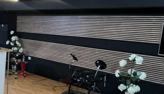 Paneles decorativos y acústicos, biombos y estante