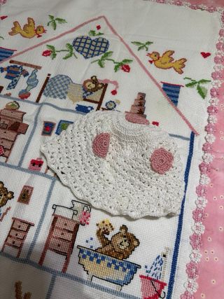 Copertina ricamata a mano orsetti 67x51 cm