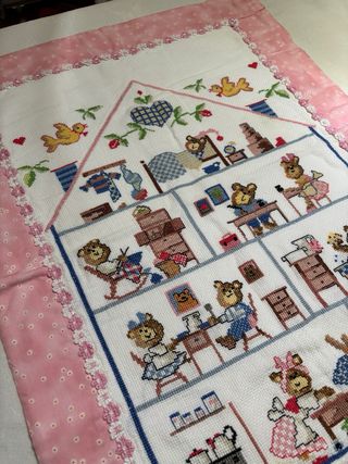 Copertina ricamata a mano orsetti 67x51 cm