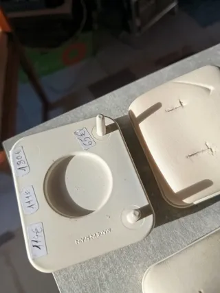 4 expositores pendientes polipiel y PVC