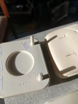 4 expositores pendientes polipiel y PVC