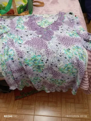 Blusa morada estampada
