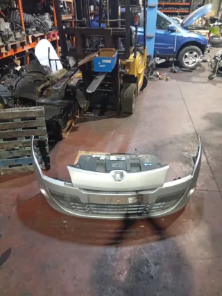 Paragolpes Delantero Renault Megane 3 (2008)