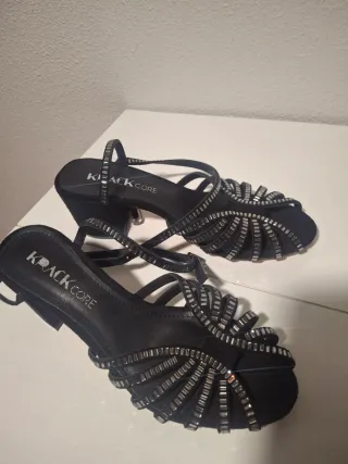 Sandalias Krack tacón negras y plateadas