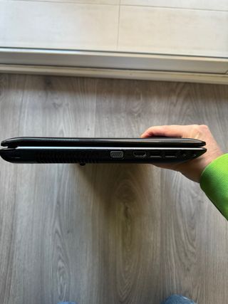 Portátil ASUS i5 funcionando