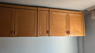 Armario de madera con luces