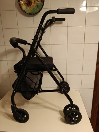 Andador Plegable con Asiento y Cesta