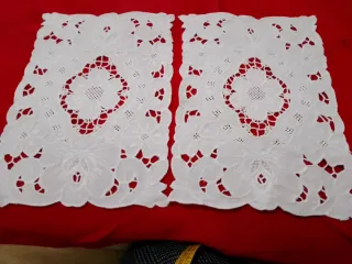 Centrino in tessuto bianco