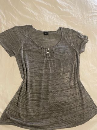 Camiseta MGT gris plateada