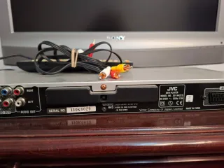 Televisor Sony Bravia y DVD, mando universal