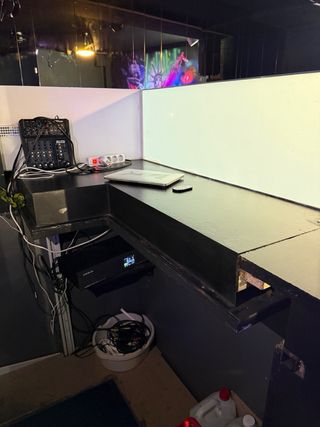 Local con licencia de pub en la calle principal