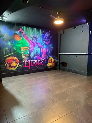 Local con licencia de pub en la calle principal