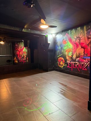 Local con licencia de pub en la calle principal